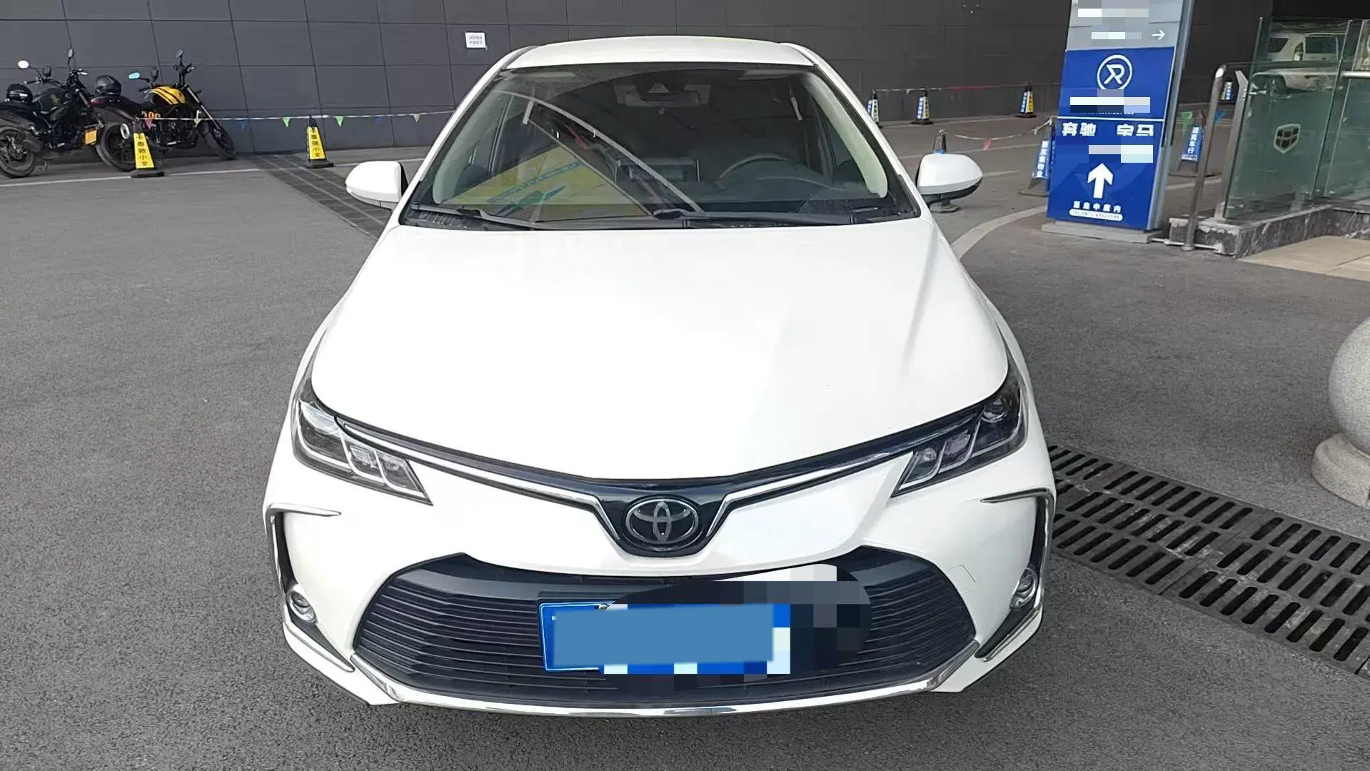 2019 TOYOTA COROLLA thumbnail 2