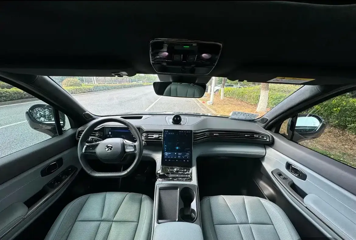 2020 NIO ES8 thumbnail 3