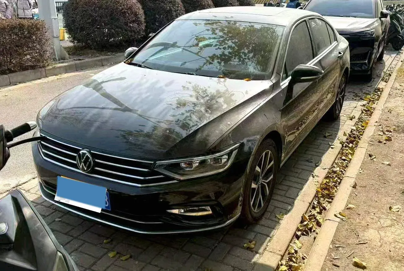2023 VOLKSWAGEN MAGOTAN view 1