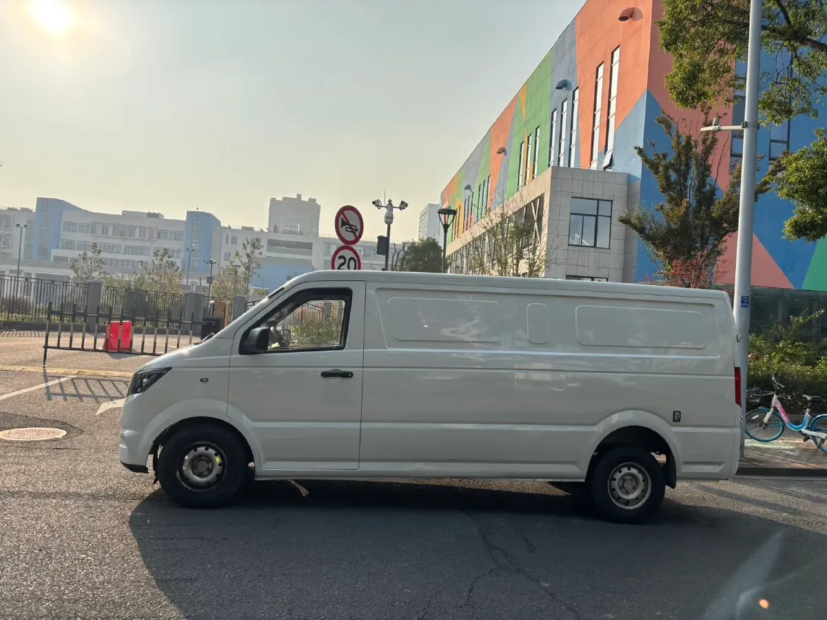 2024 Dongfeng YuFengEM27 BEV 41.472KWH,autocango,china used car exporter,china ev exporter,chinese used car exporter,chinese used ev exporter