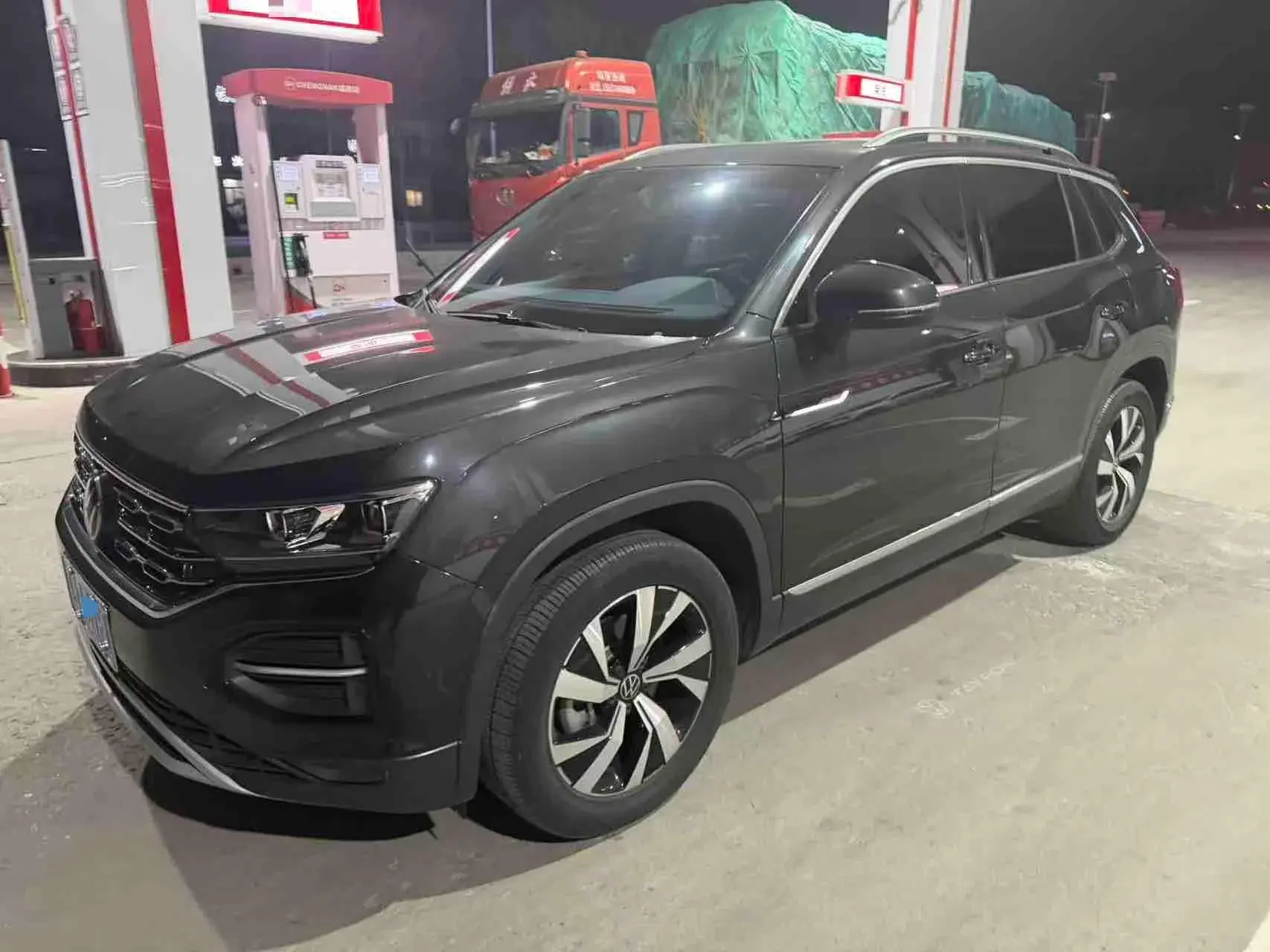2021 VOLKSWAGEN TAYRON view 1