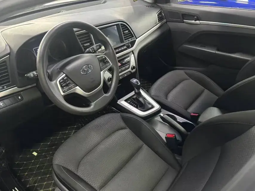 2016 HYUNDAI ELANTRA thumbnail 4