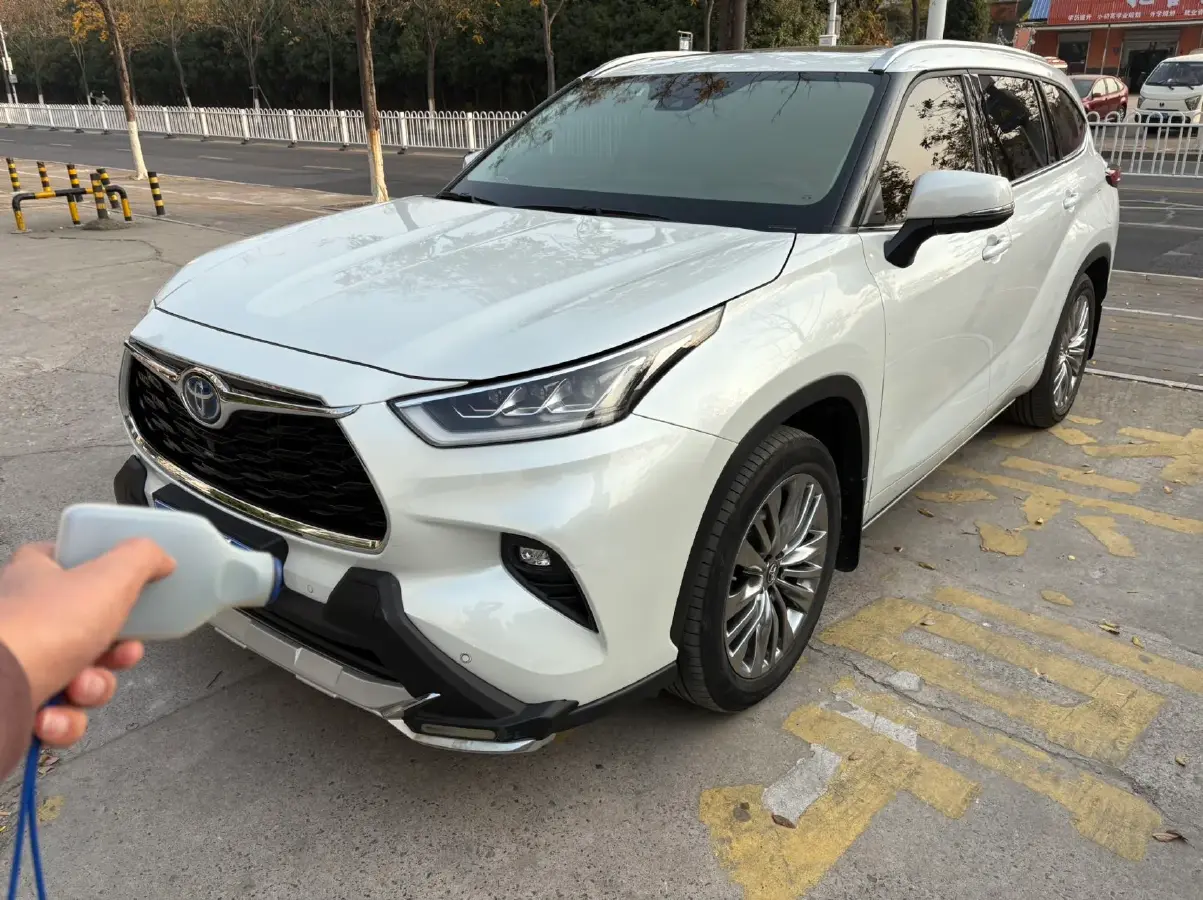 2022 Toyota Highlander 2.5L 192HP L4 E-CVT Hybrid