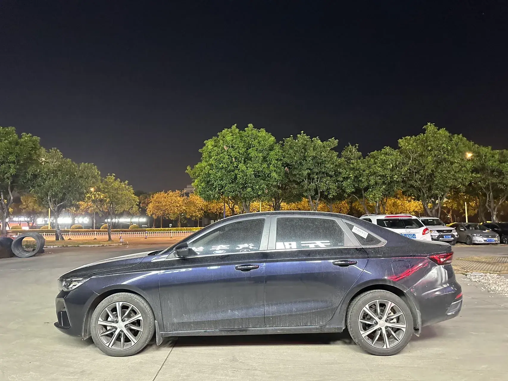 2022 GEELY EMGRAND thumbnail 3