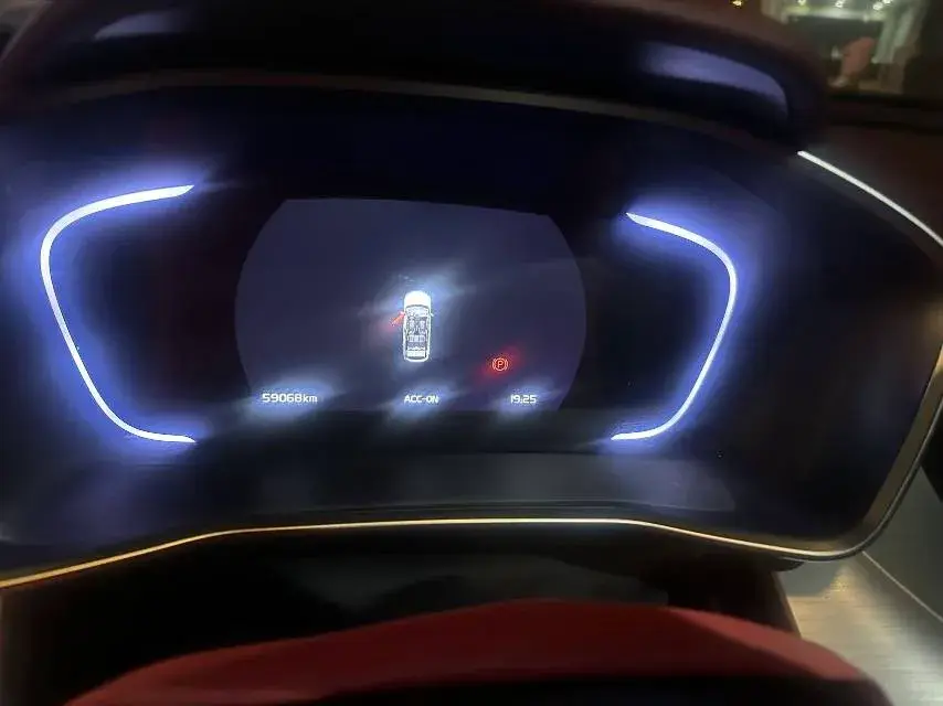 2019 GEELY COOLRAY thumbnail 4