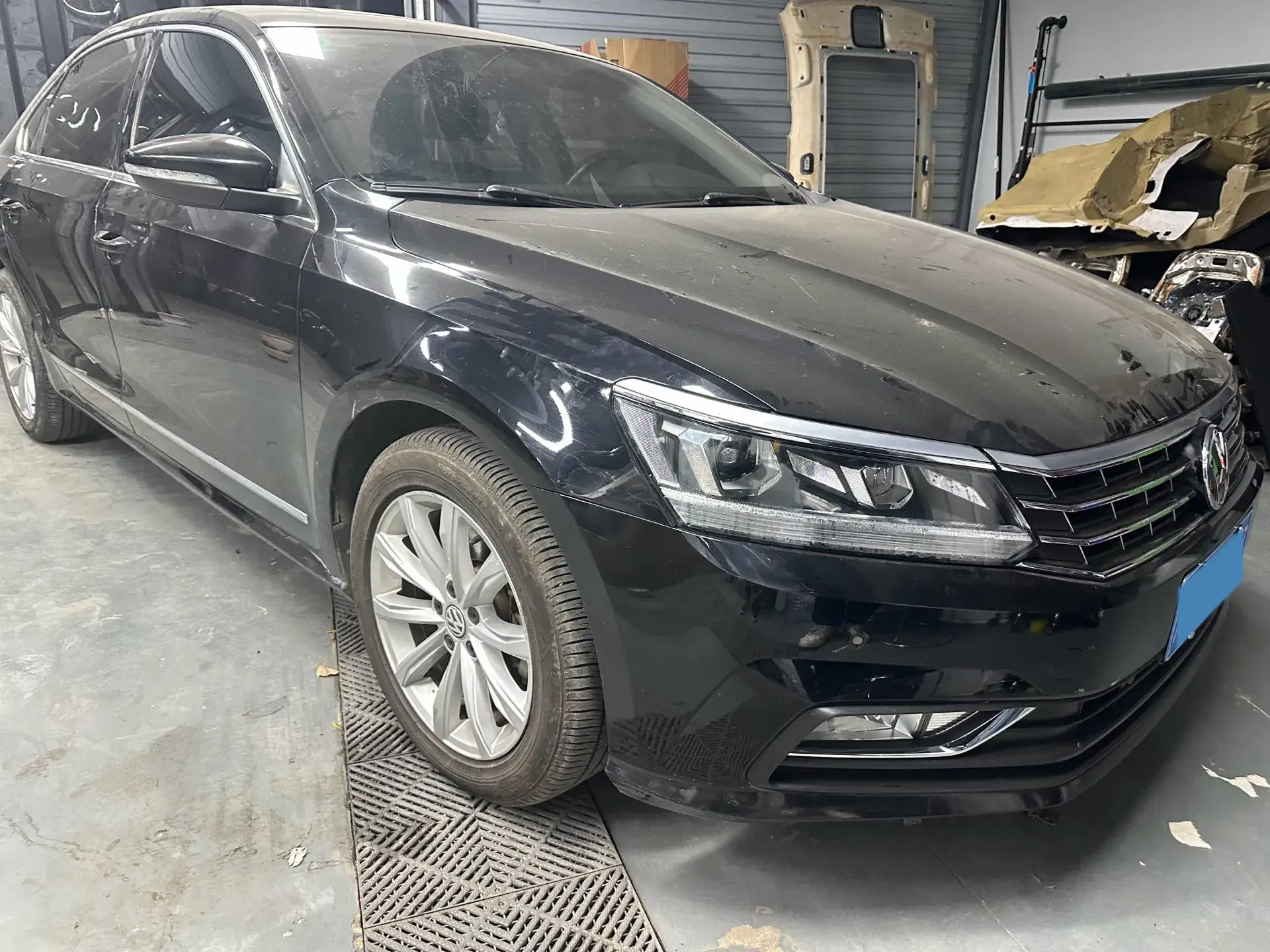 2017 VOLKSWAGEN PASSAT thumbnail 3