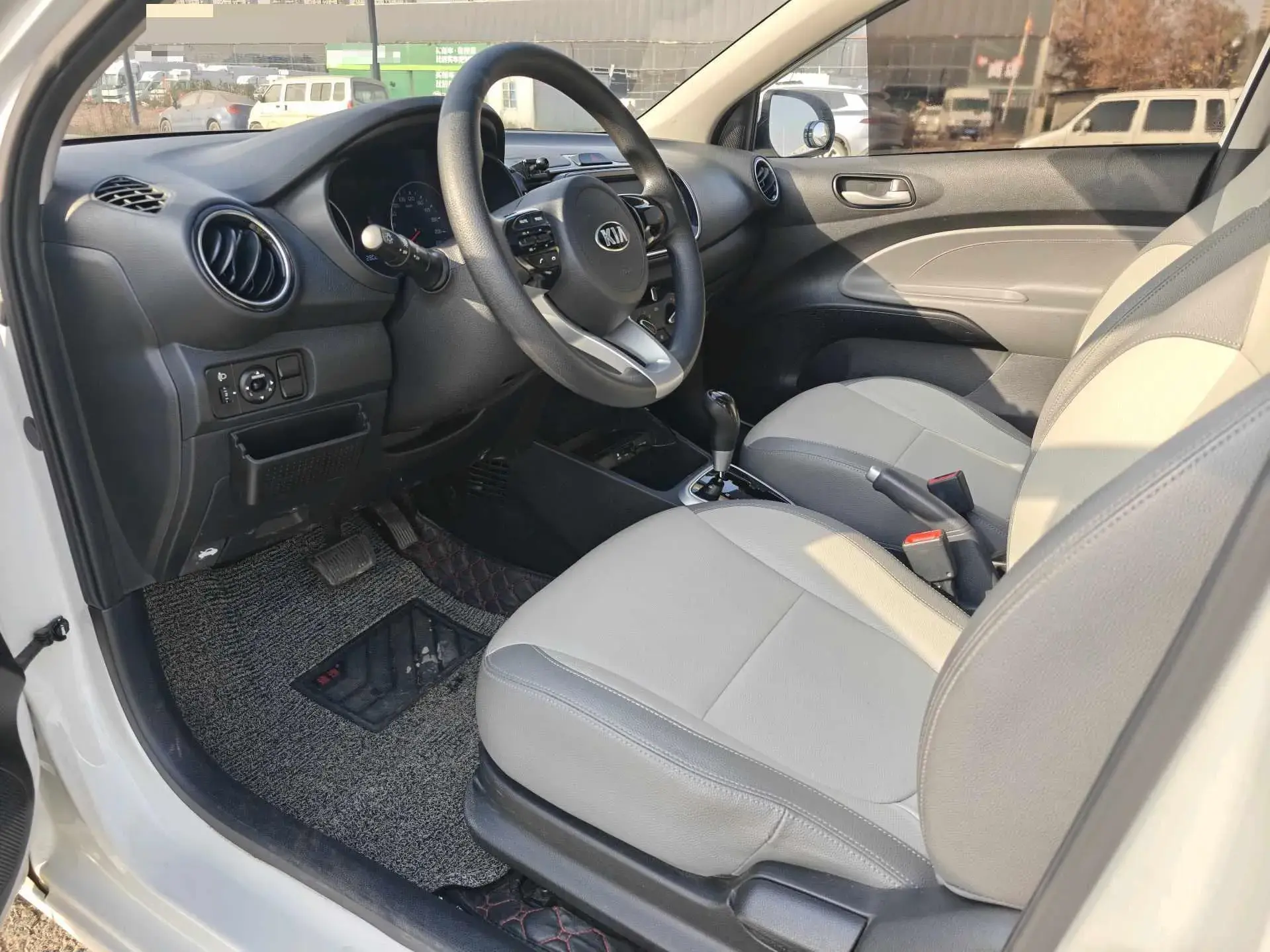 2017 KIA PEGAS thumbnail 4