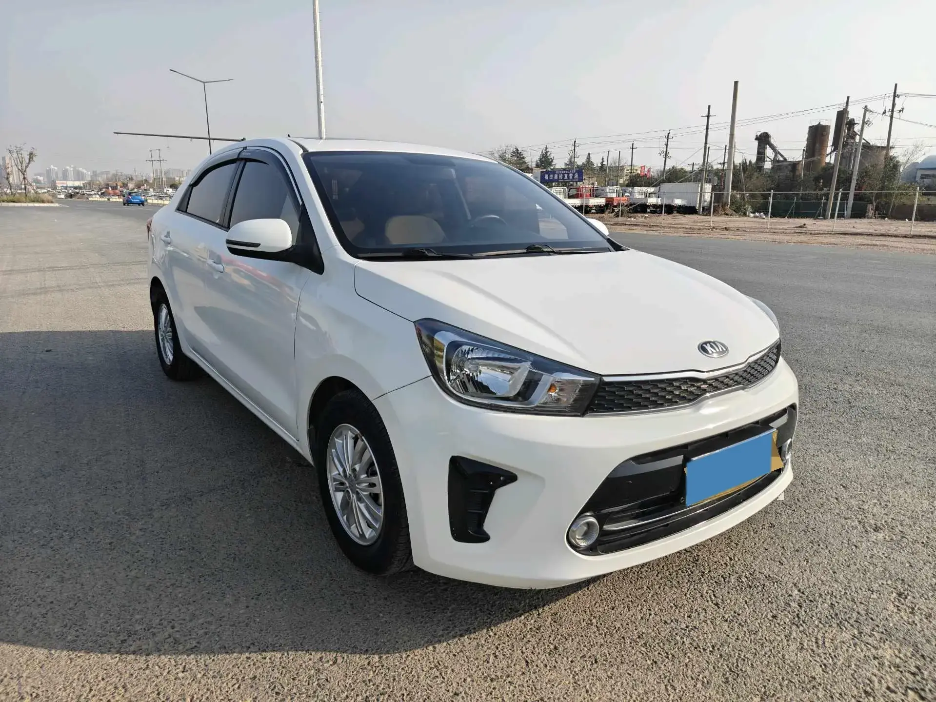 2017 KIA PEGAS thumbnail 3