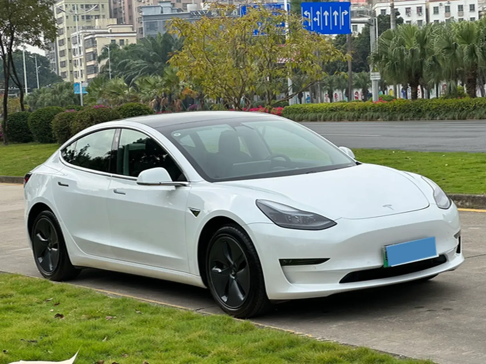 2020 TESLA MODEL thumbnail 2