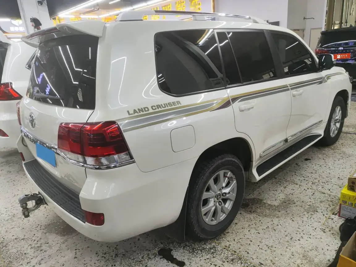 2015 TOYOTA LAND thumbnail 4