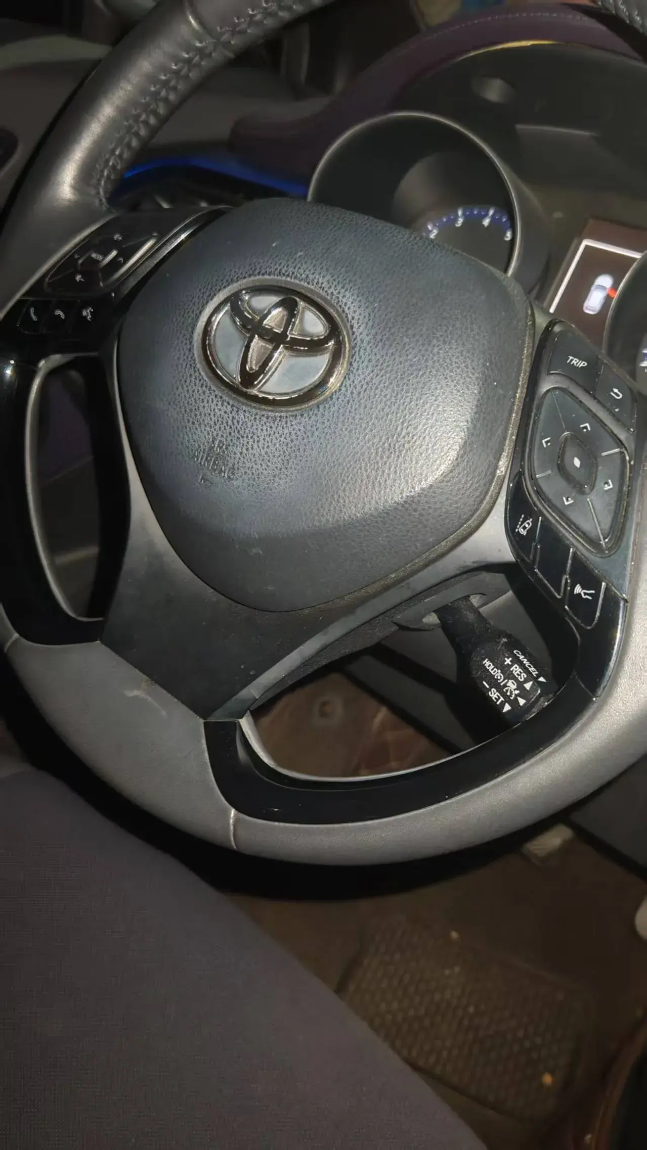 2018 TOYOTA C-HR thumbnail 3