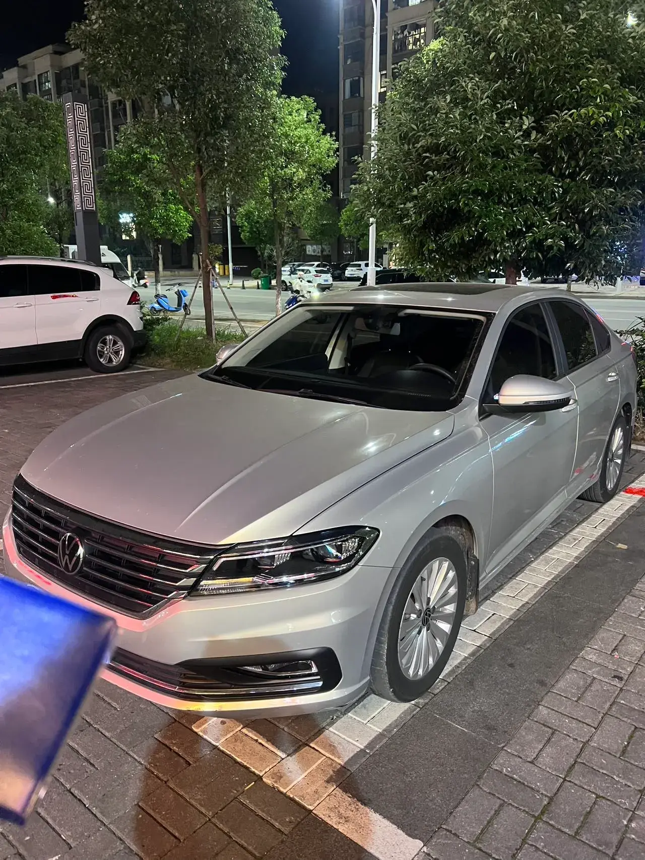 2021 VOLKSWAGEN LAVIDA view 1