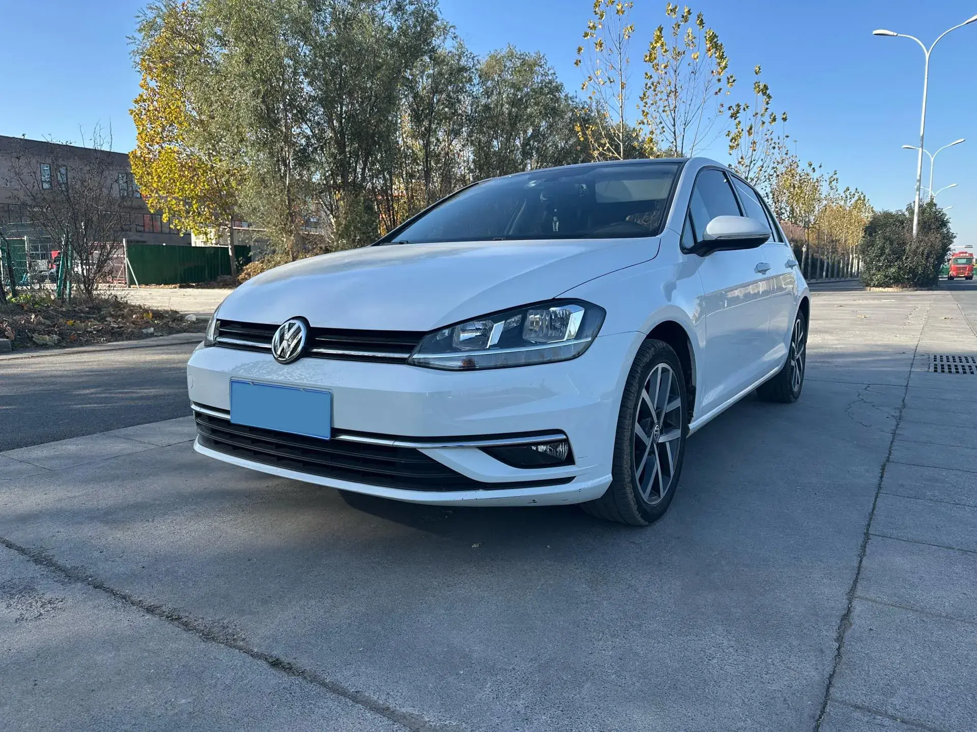 2018 VOLKSWAGEN GOLF view 1