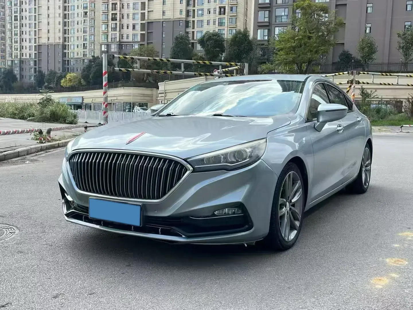 2018 HONGQI H5 view 1