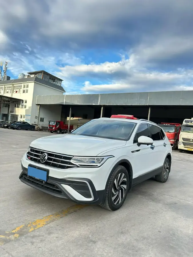 2023 Volkswagen Tiguan L 2.0T 186HP L4 7DCT