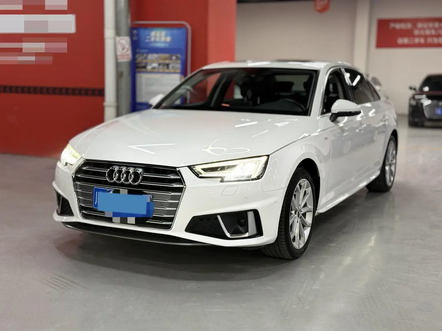2019 AUDI A4L view 1
