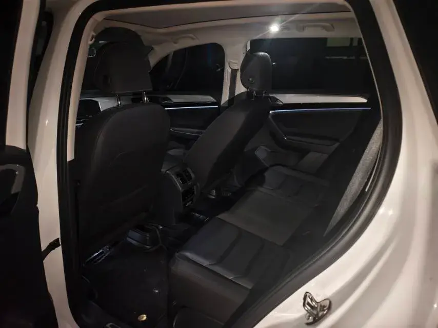 2022 VOLKSWAGEN TAYRON thumbnail 3