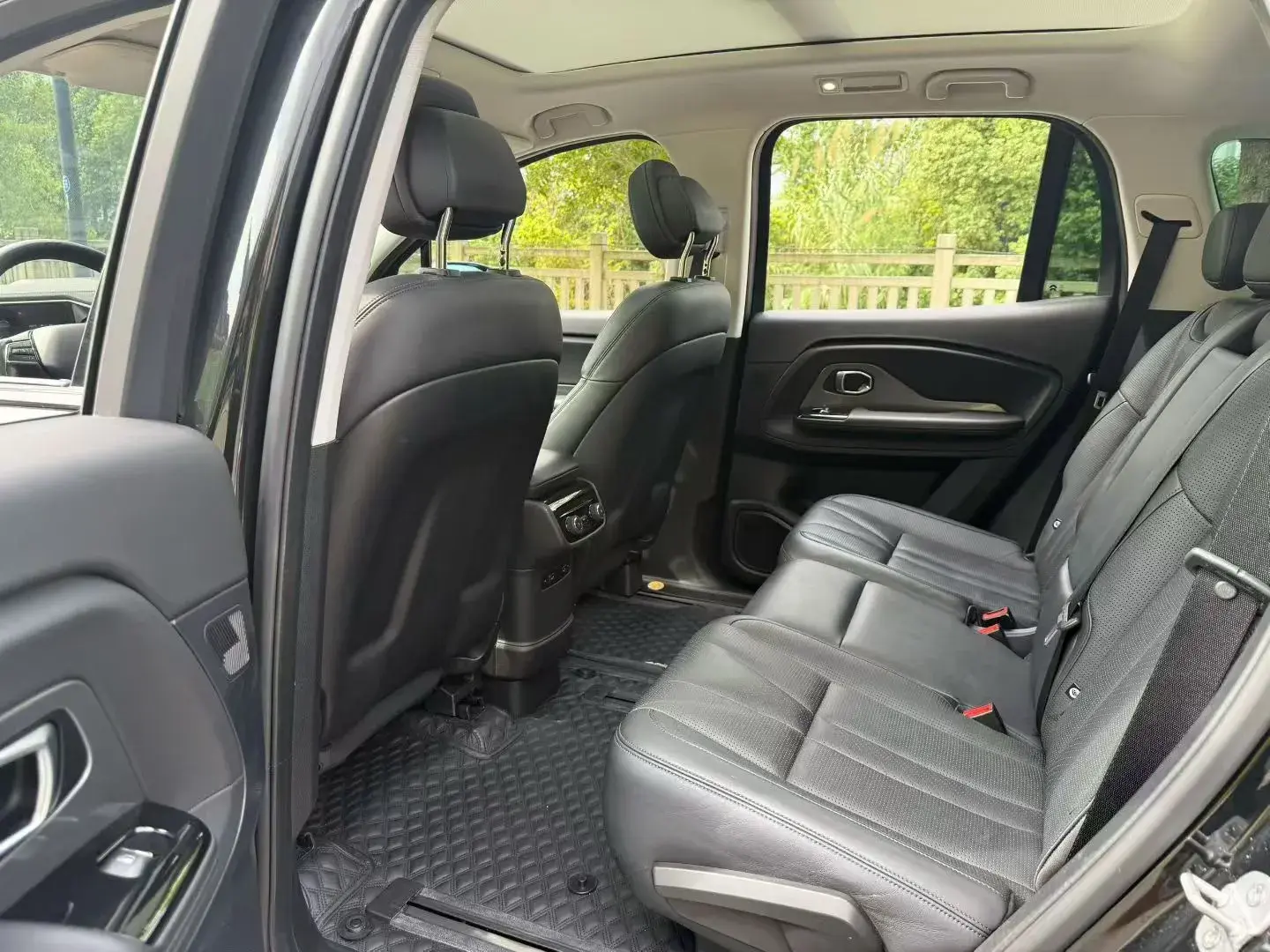 2018 NIO ES8 thumbnail 2