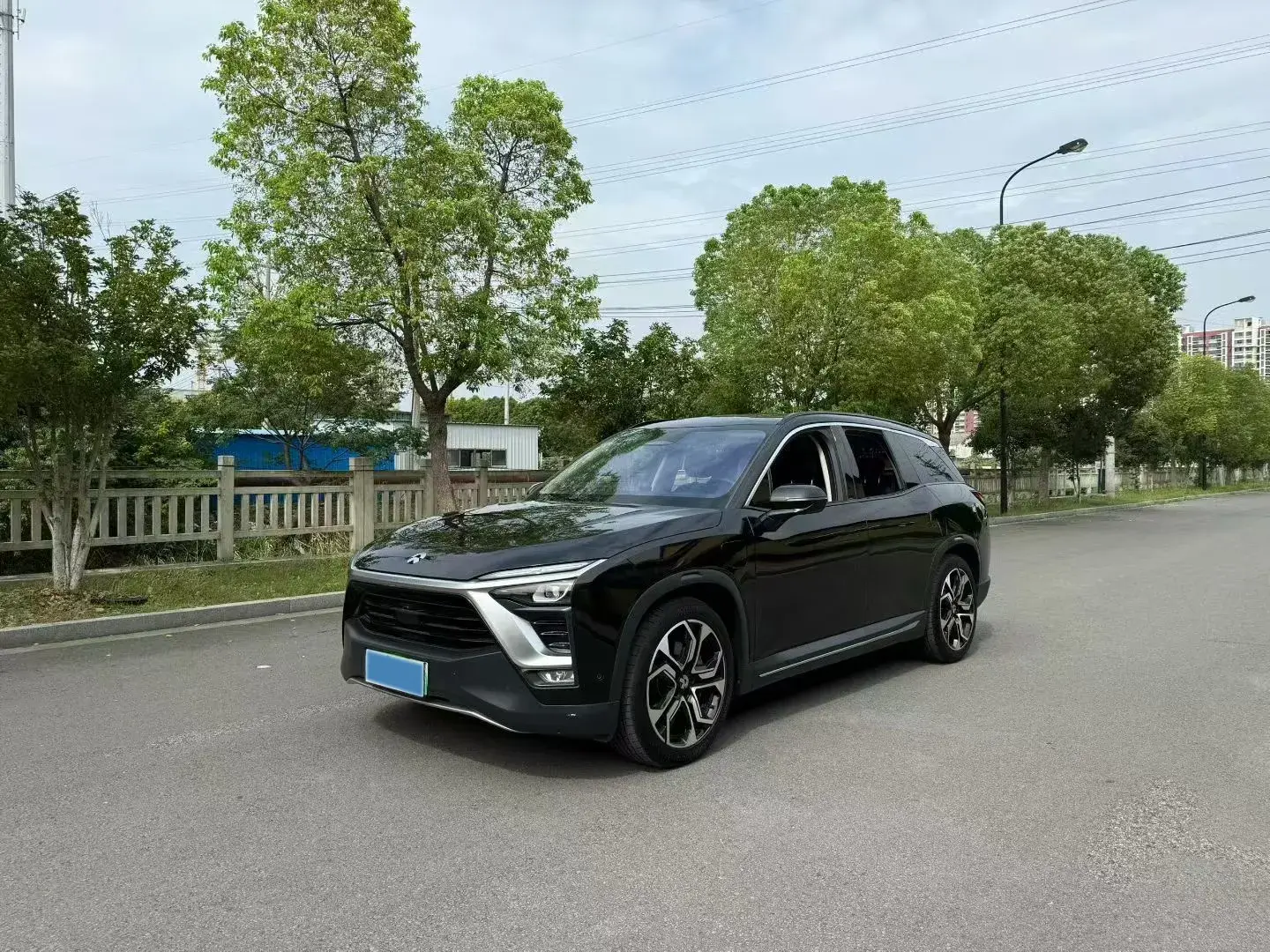 2018 NIO ES8 view 1