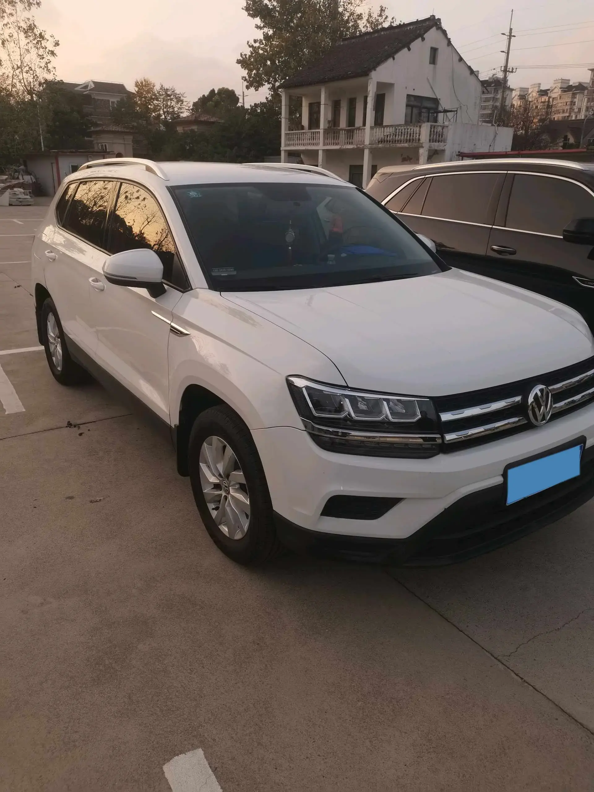 2021 VOLKSWAGEN THARU thumbnail 2