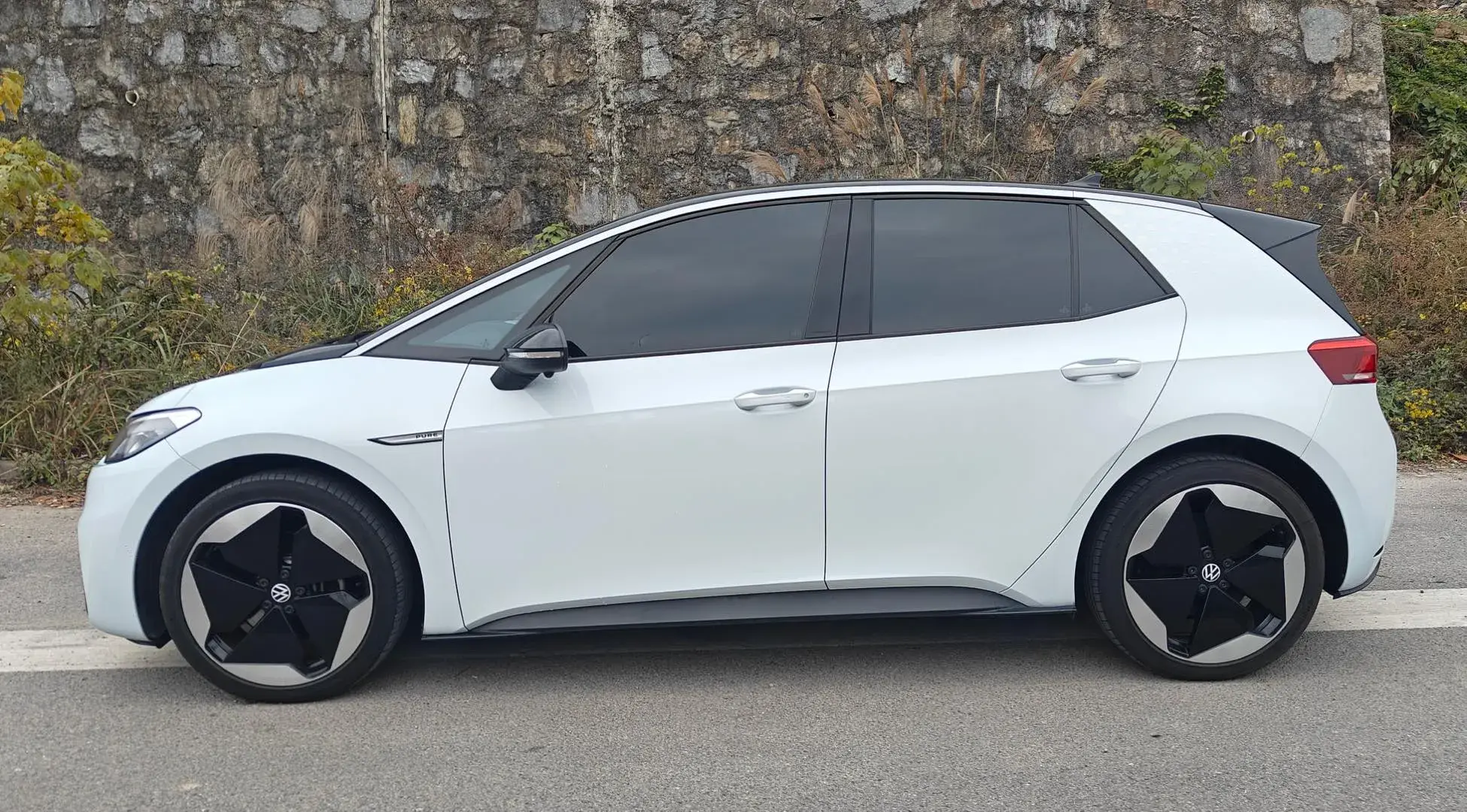 2023 VOLKSWAGEN GOLF thumbnail 4