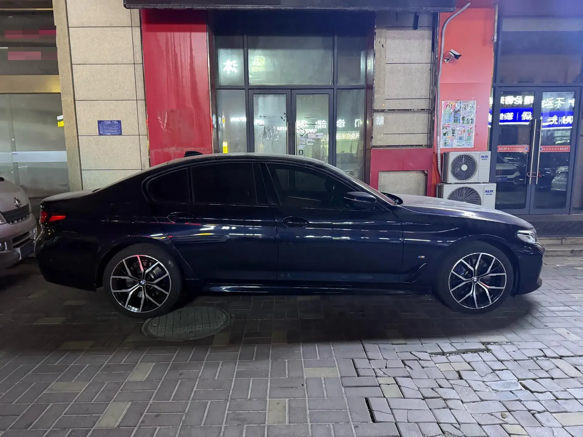 2021 BMW 5 thumbnail 3