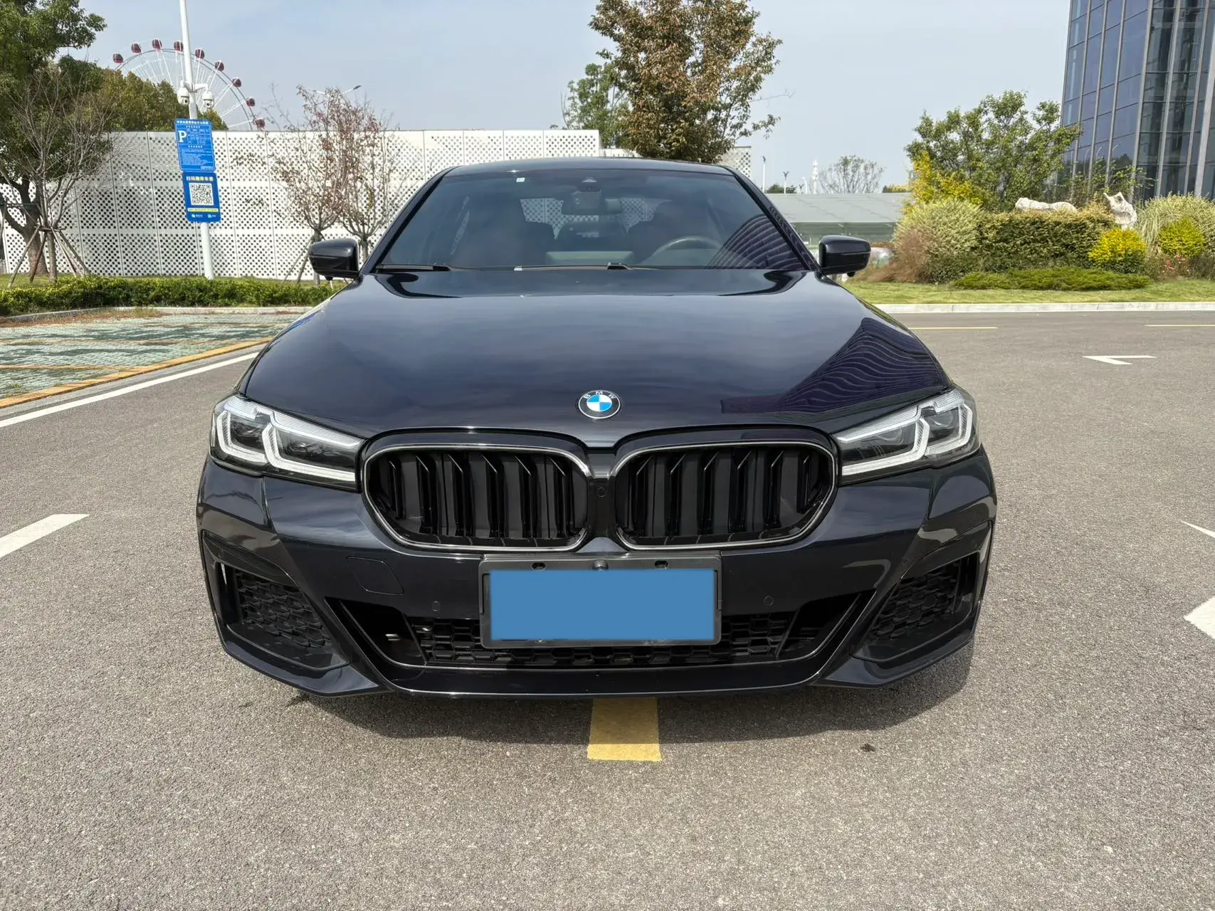 2022 BMW 5 thumbnail 2