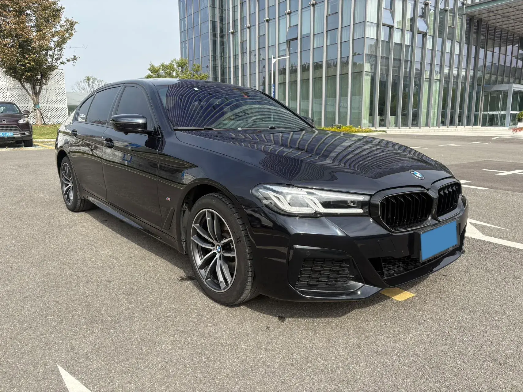 2022 BMW 5 thumbnail 3