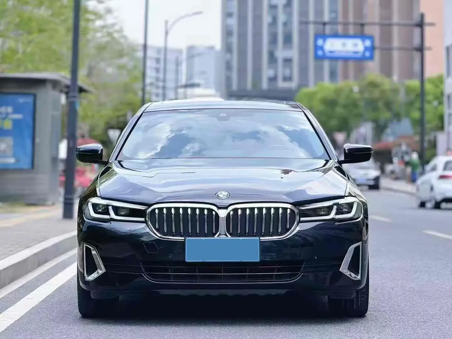 2021 BMW 5 thumbnail 2