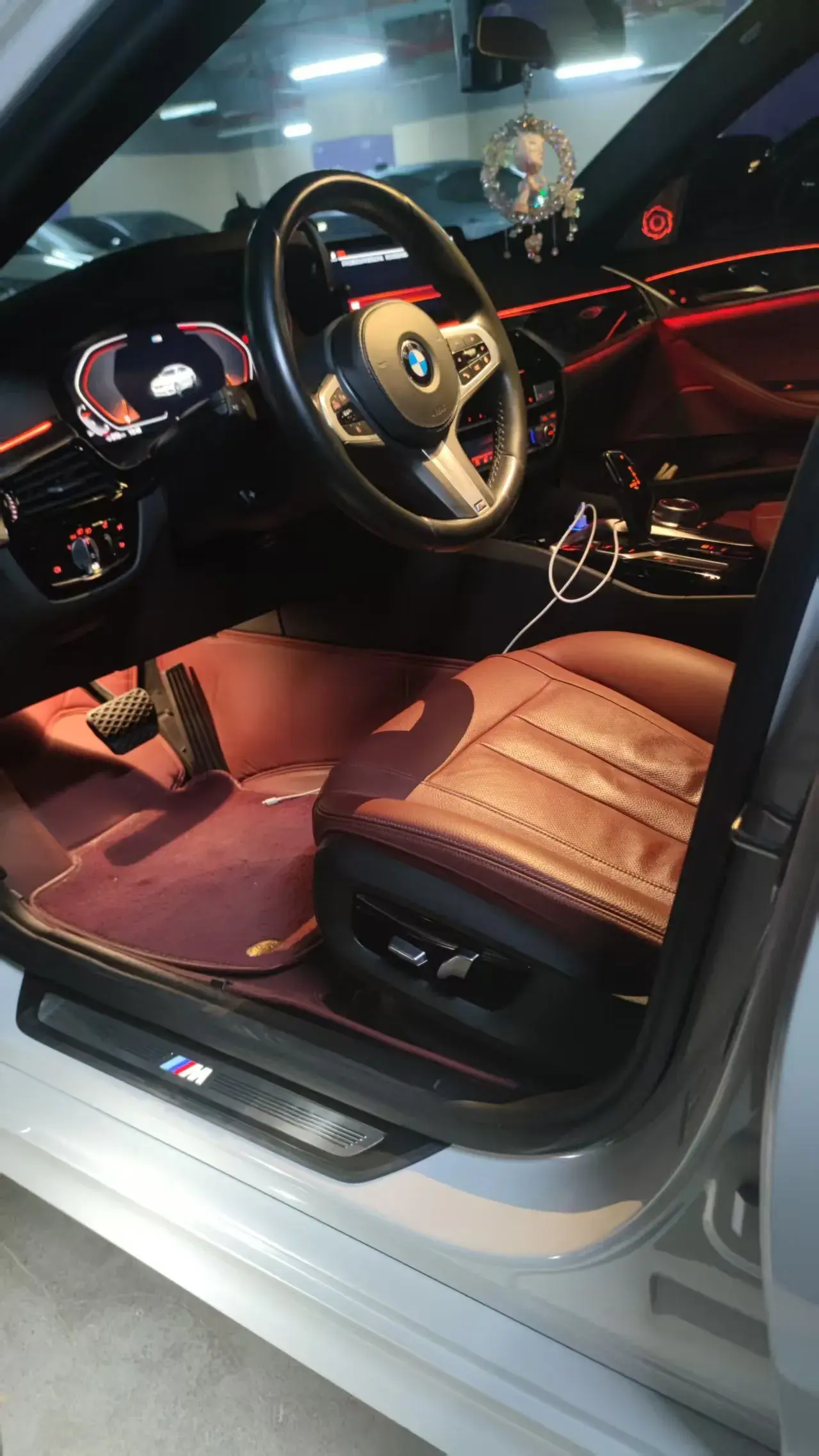 2020 BMW 5 thumbnail 4