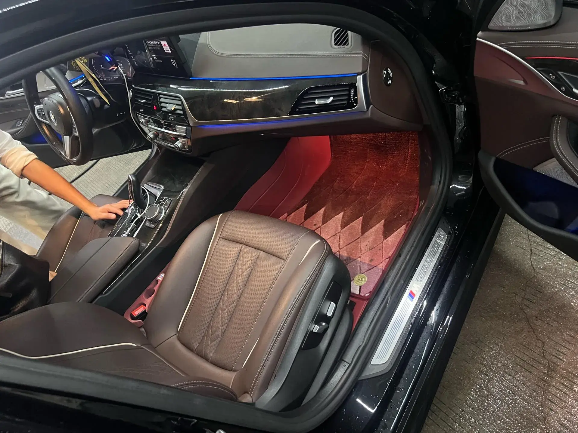 2022 BMW 5 thumbnail 2