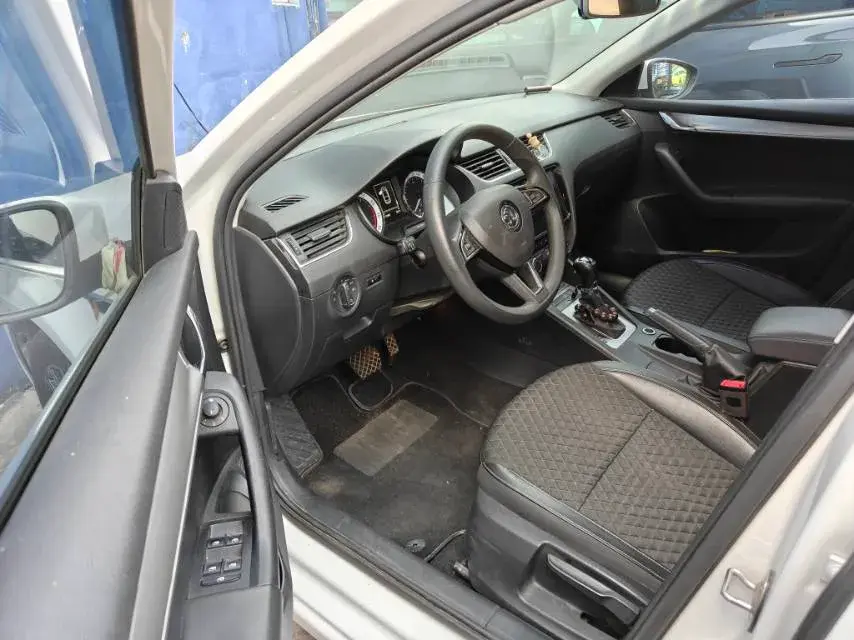 2019 SKODA OCTAVIA thumbnail 3