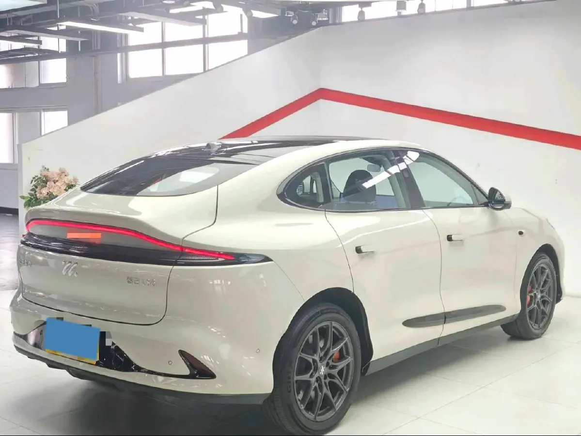 2025 IM LS6 BEV 75KWH,autocango,china used car exporter,china ev exporter,chinese used car exporter,chinese used ev exporter