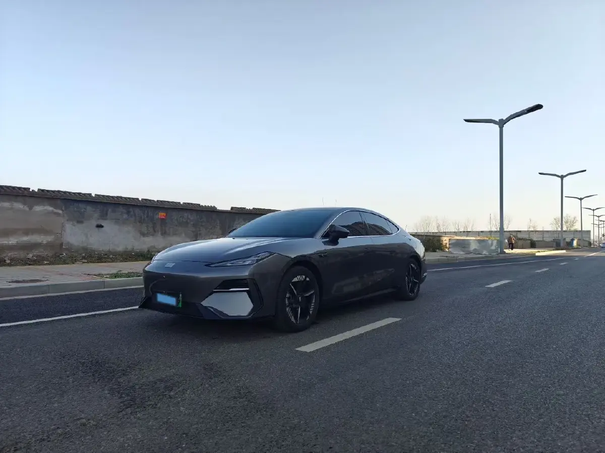 2024 Geely Galaxy E8 BEV 62KWH