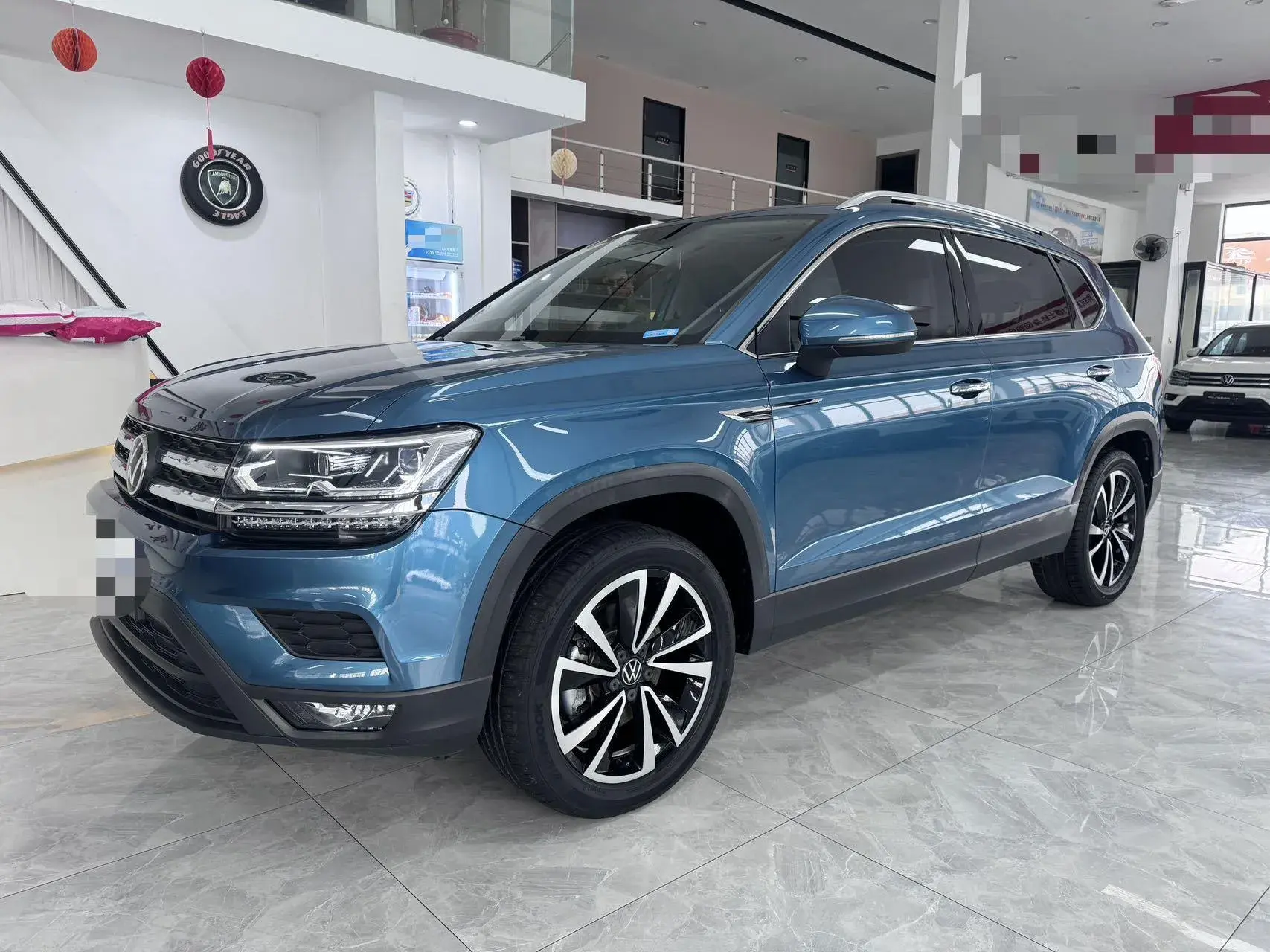 2021 VOLKSWAGEN THARU view 1