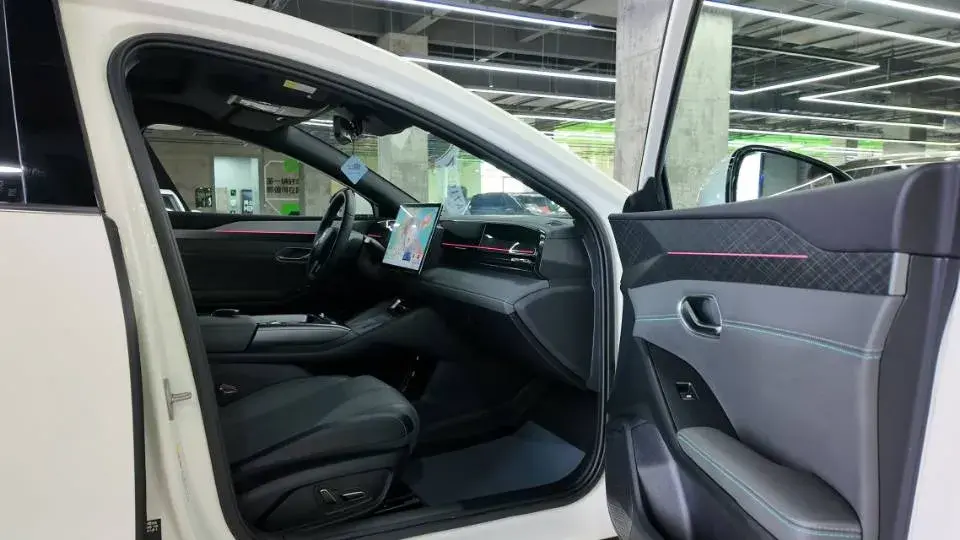 2025 BYD QINL thumbnail 4