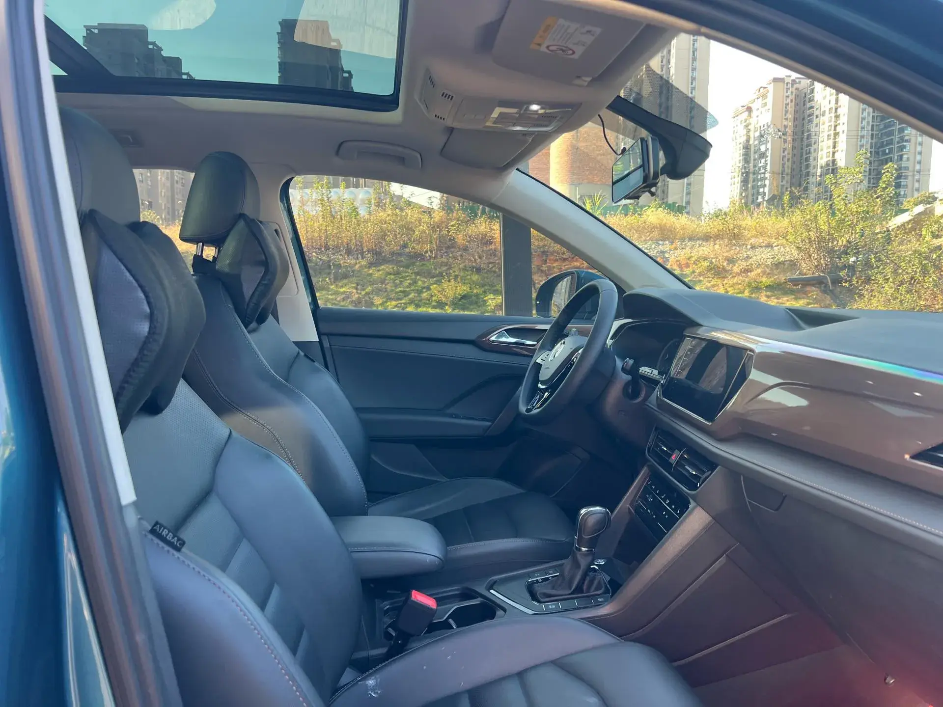 2021 VOLKSWAGEN THARU thumbnail 4