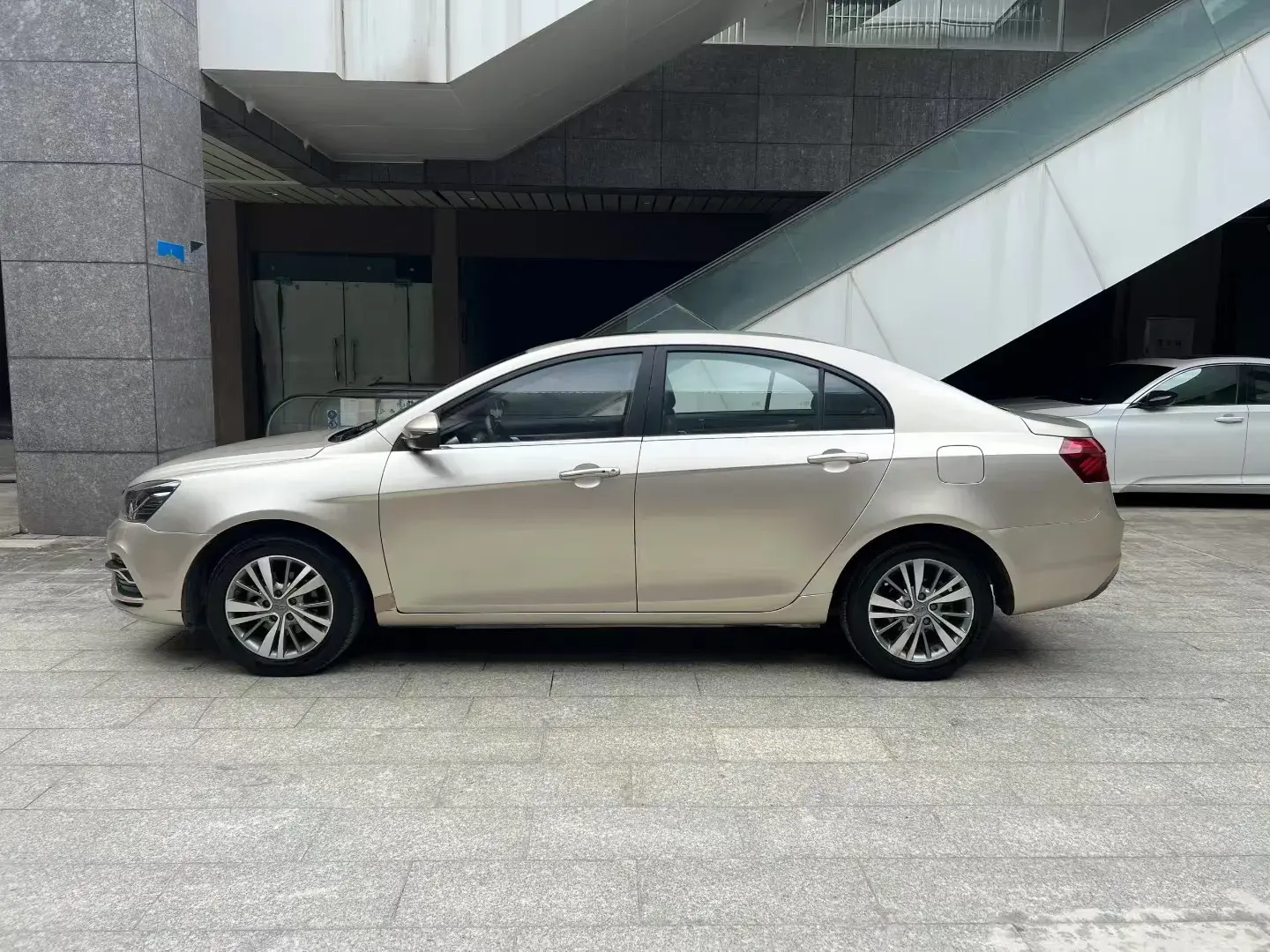2017 GEELY EMGRAND thumbnail 3
