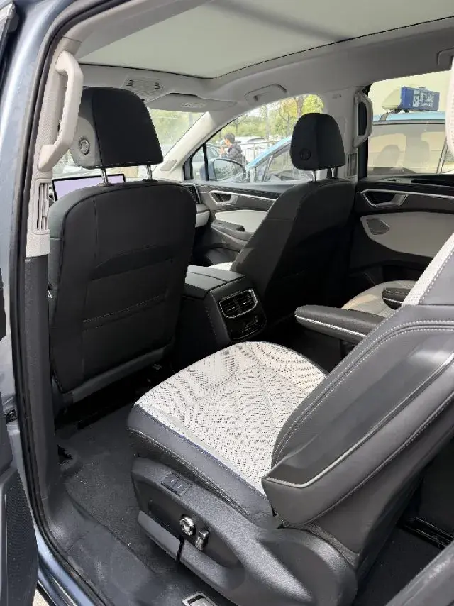 2023 VOLKSWAGEN TALAGON thumbnail 4