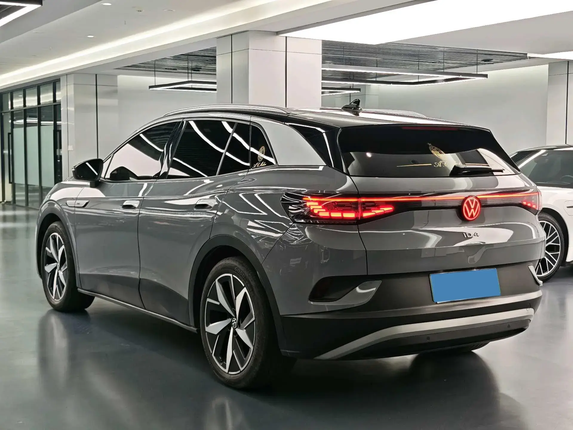 2022 VOLKSWAGEN ID.4 thumbnail 4