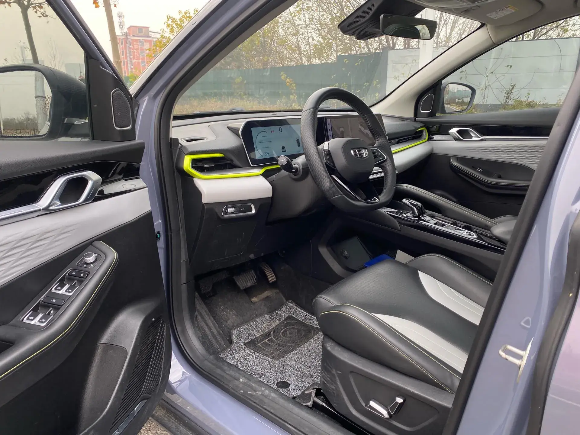 2022 GEELY COOLRAY thumbnail 4