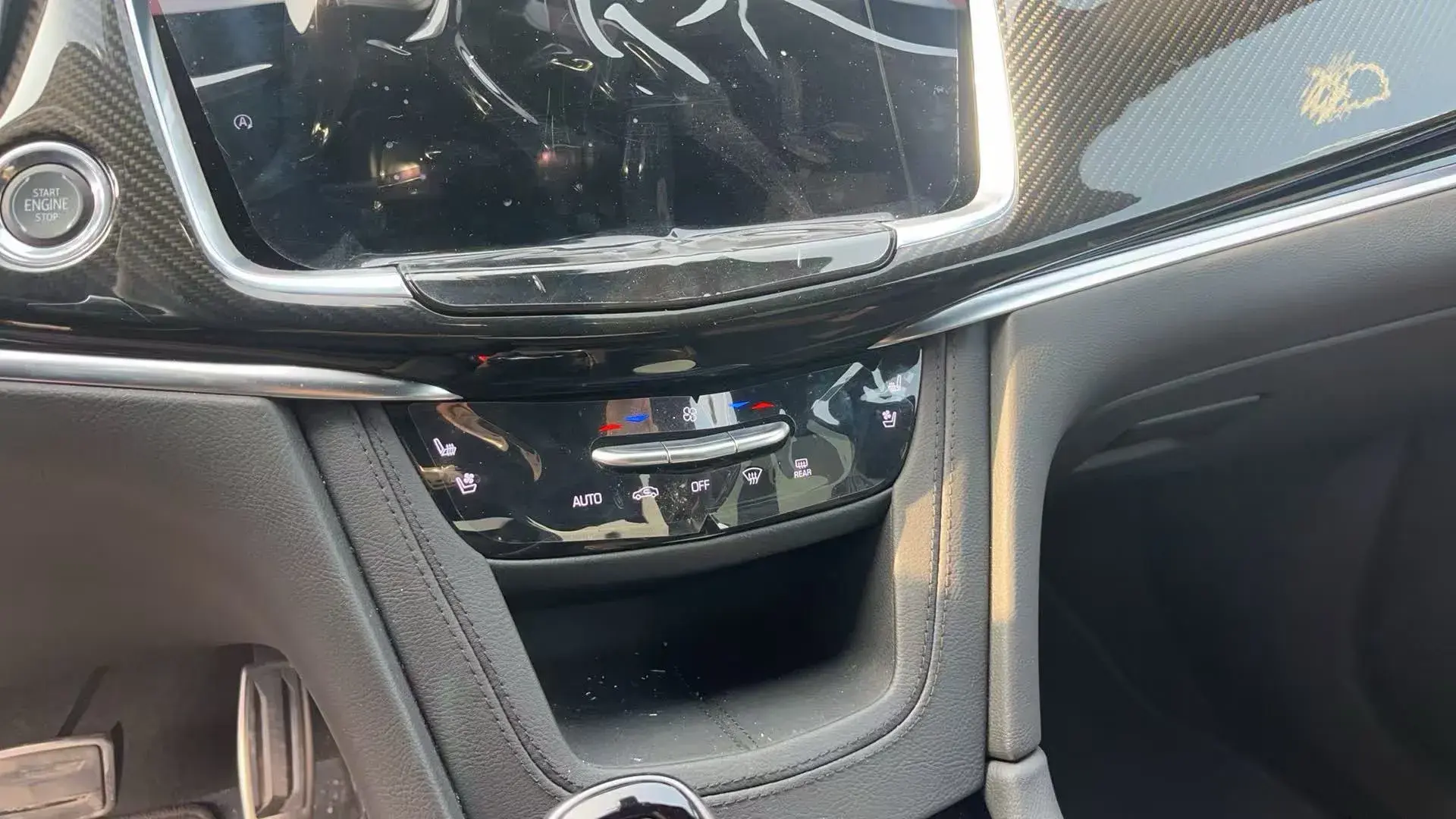 2025 CADILLAC XT6 thumbnail 3