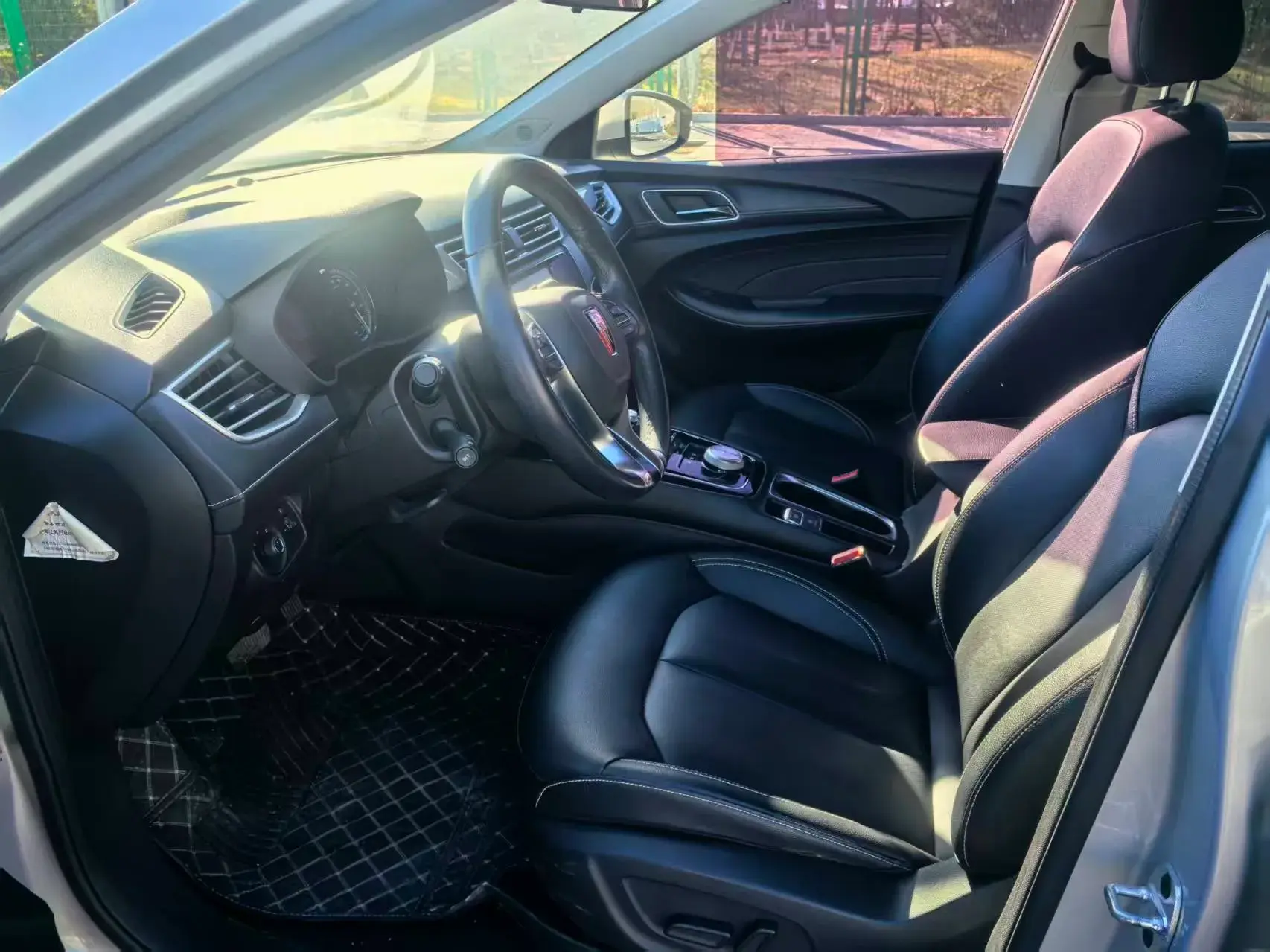 2018 ROEWE EI5 thumbnail 3