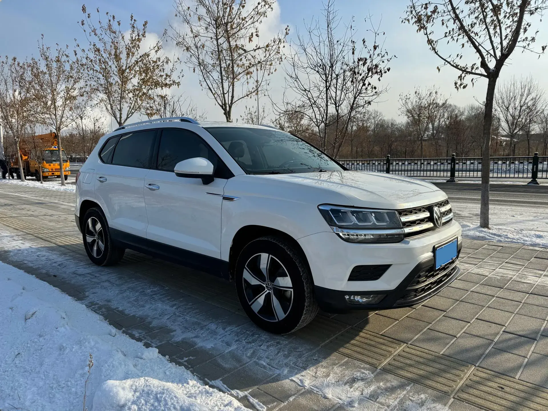 2021 VOLKSWAGEN THARU thumbnail 3