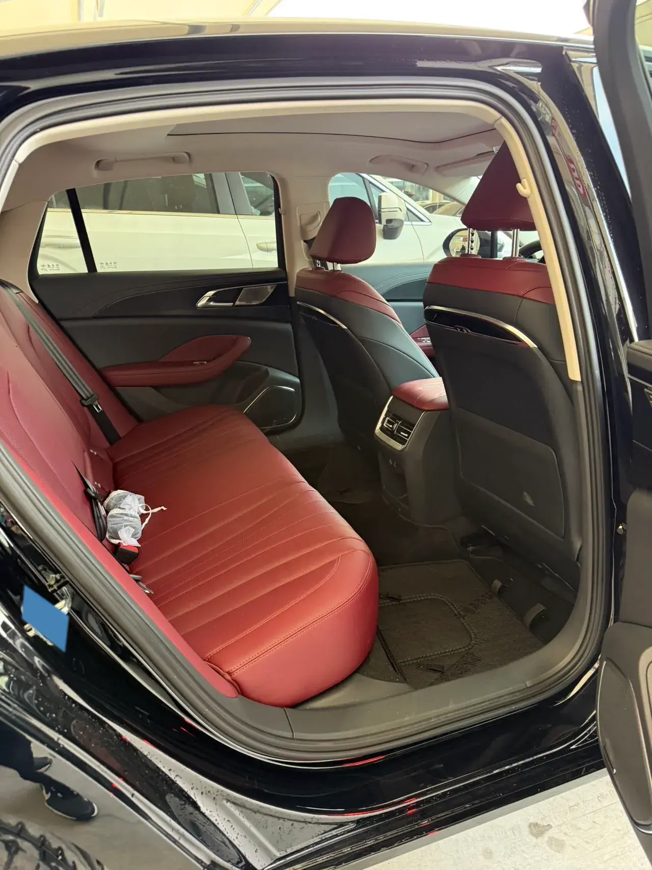 2025 HONGQI H5 thumbnail 4