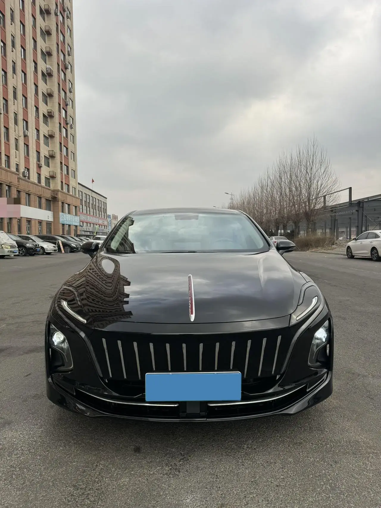 2022 HONGQI E-QM5 thumbnail 2