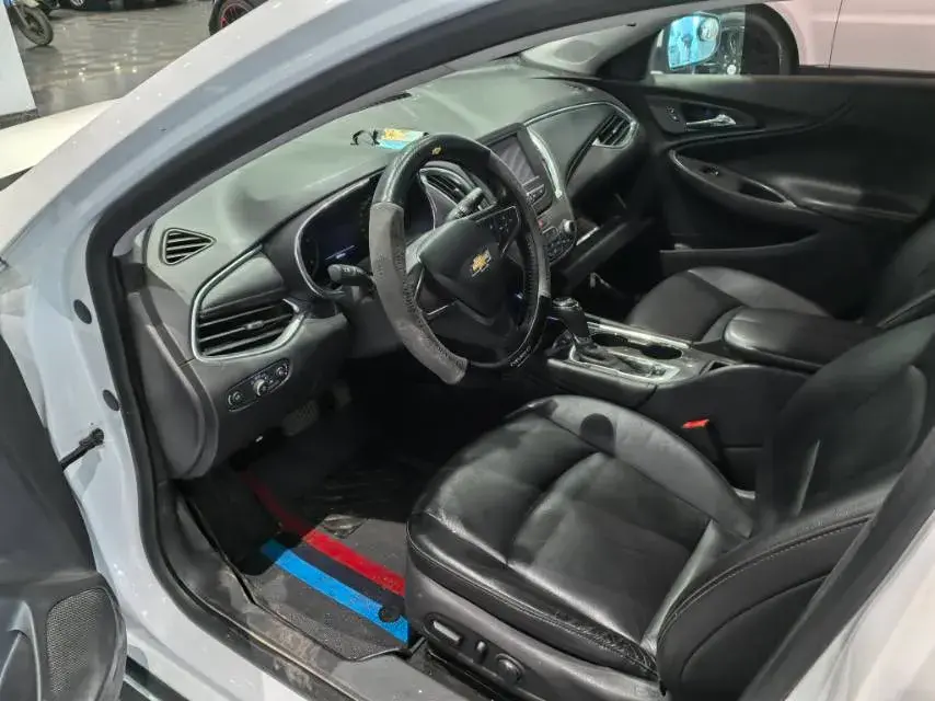 2018 CHEVROLET MALIBU thumbnail 3