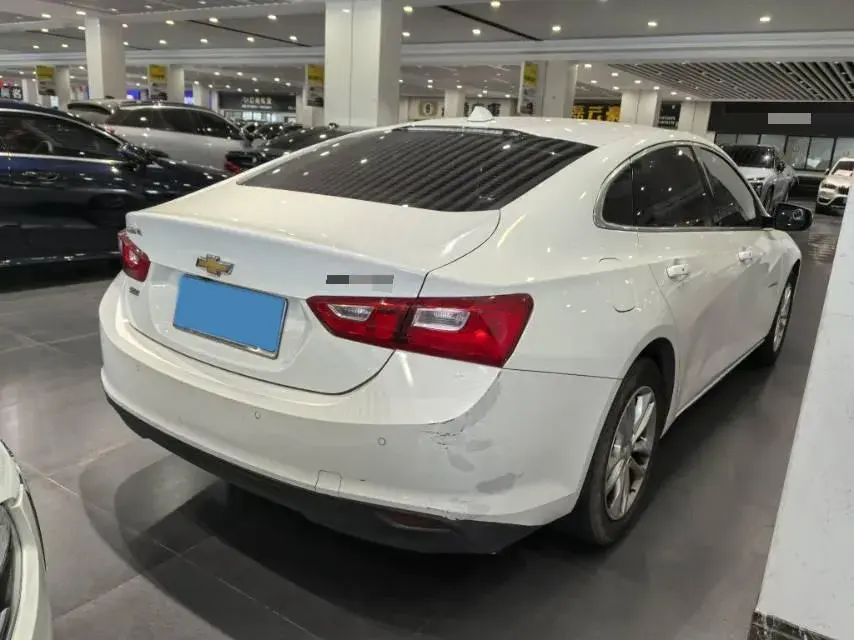 2018 CHEVROLET MALIBU thumbnail 4