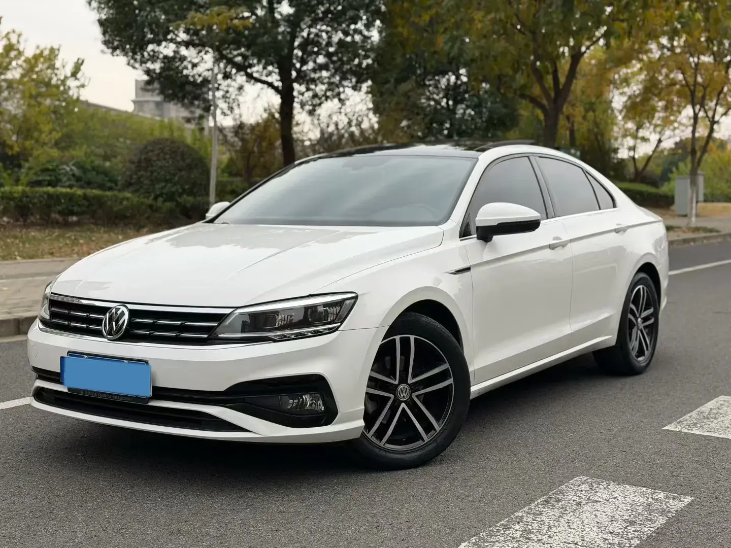 2019 VOLKSWAGEN PASSAT view 1