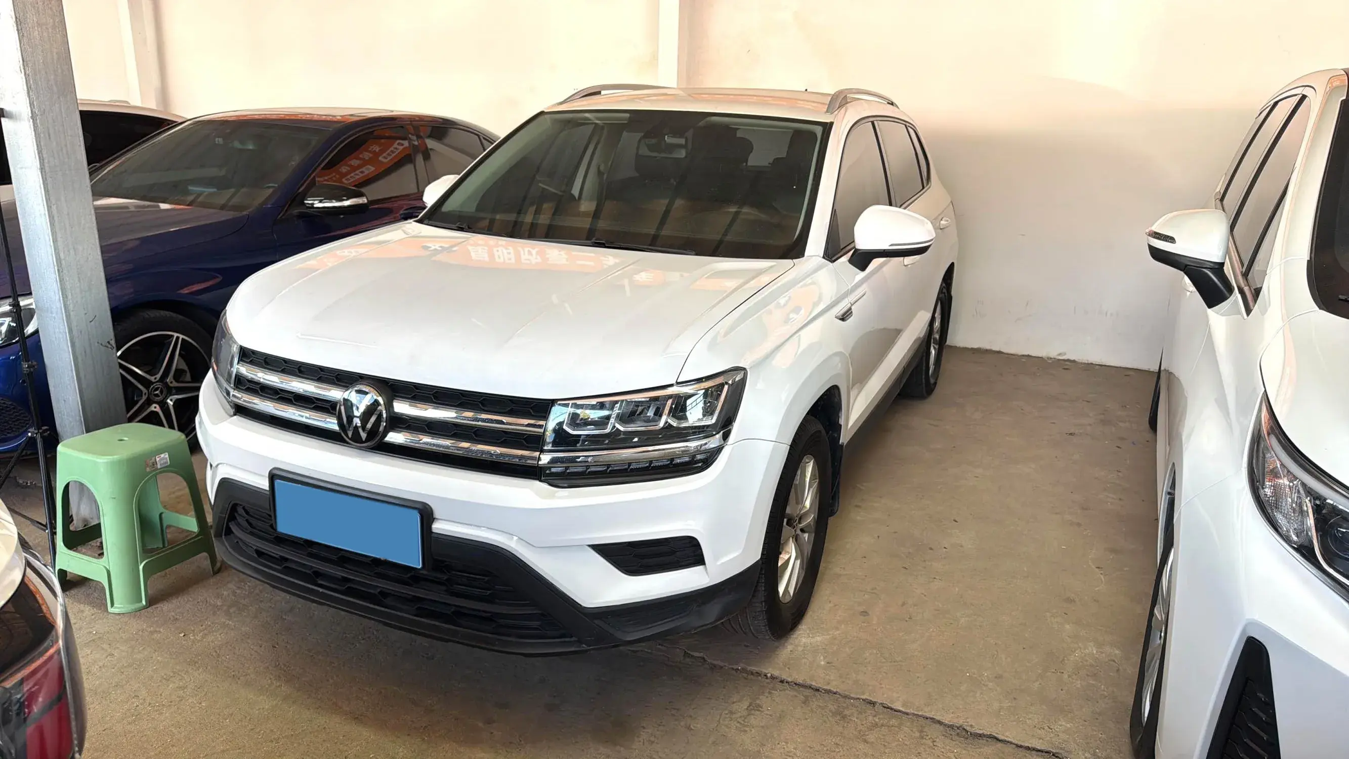 2021 VOLKSWAGEN THARU view 1